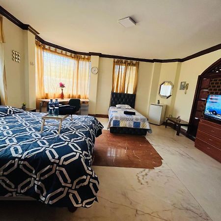 Mega Suite Junto Al San Marino Shopping 瓜亚基尔 外观 照片
