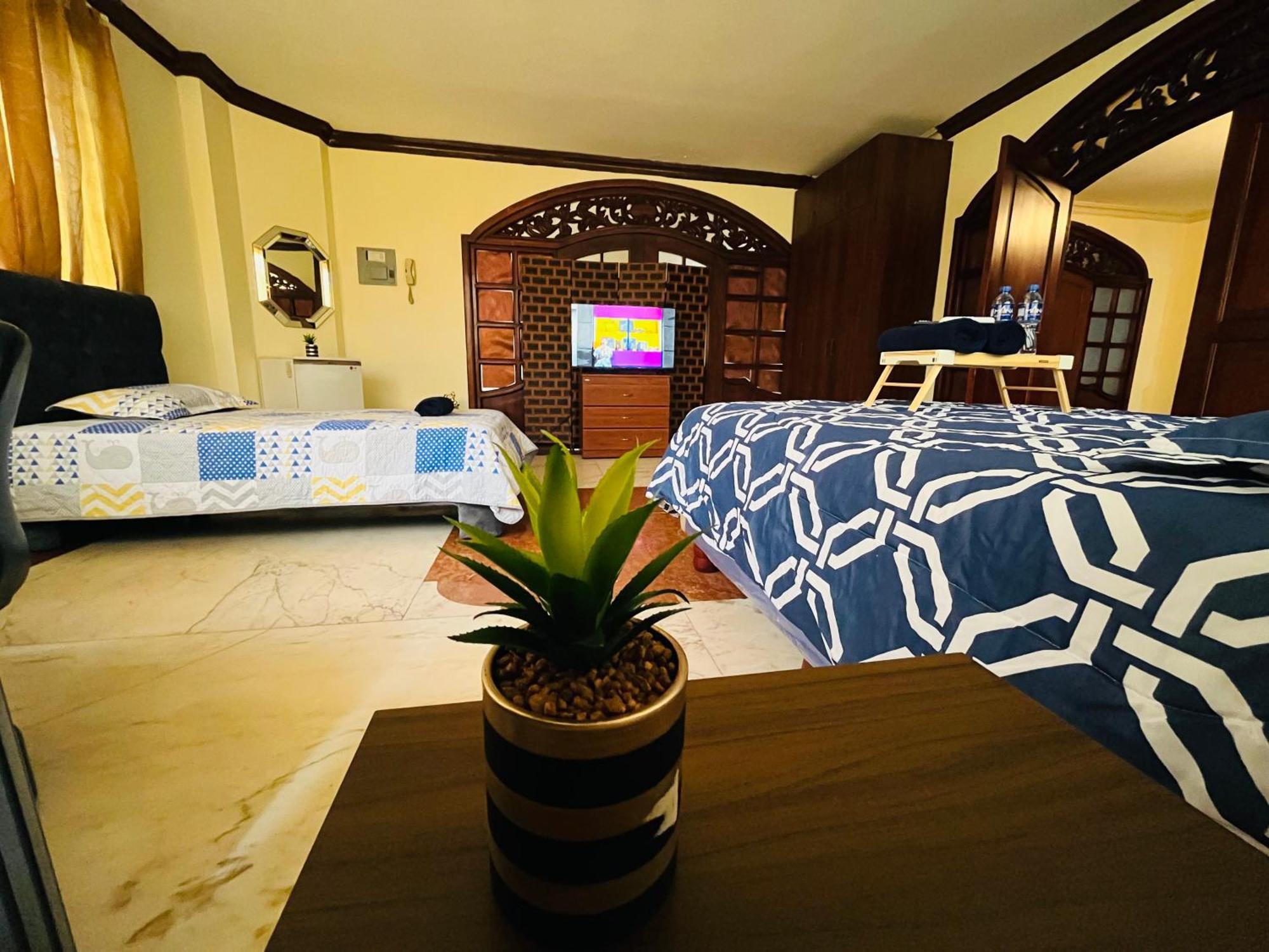 Mega Suite Junto Al San Marino Shopping 瓜亚基尔 外观 照片