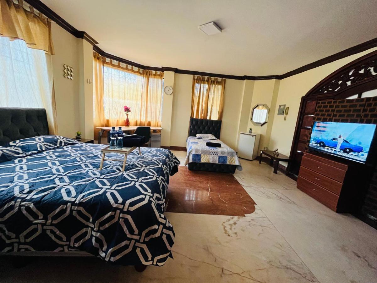 Mega Suite Junto Al San Marino Shopping 瓜亚基尔 外观 照片