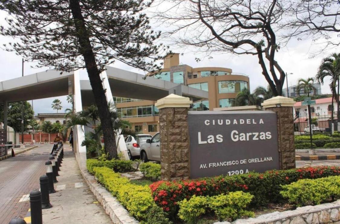 Mega Suite Junto Al San Marino Shopping 瓜亚基尔 外观 照片